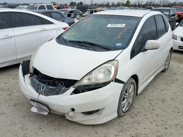 JHMGE88459S028947 - 2009 HONDA FIT SPORT WHITE photo 2