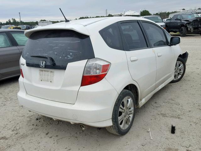 JHMGE88459S028947 - 2009 HONDA FIT SPORT WHITE photo 4