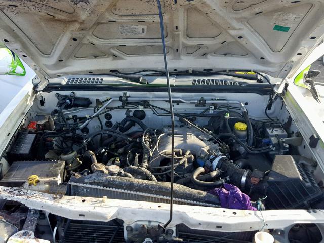 1N6ED27T61C402334 - 2001 NISSAN FRONTIER C WHITE photo 7