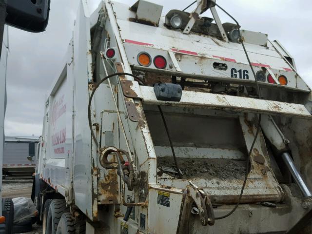 1M2AU02C09M001960 - 2009 MACK 600 LEU600 WHITE photo 3