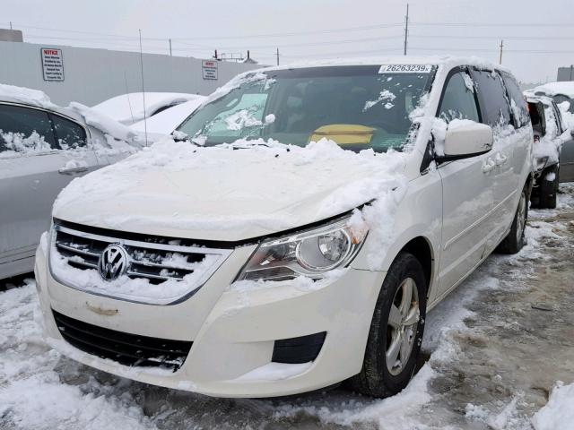 2V8HW34179R501206 - 2009 VOLKSWAGEN ROUTAN SE WHITE photo 2