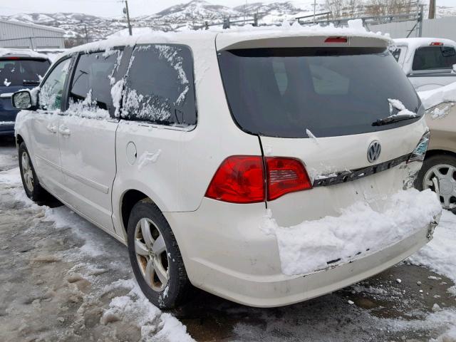 2V8HW34179R501206 - 2009 VOLKSWAGEN ROUTAN SE WHITE photo 3