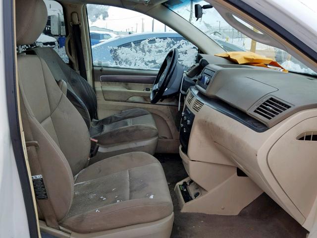 2V8HW34179R501206 - 2009 VOLKSWAGEN ROUTAN SE WHITE photo 5