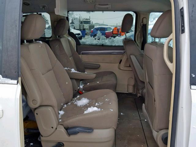 2V8HW34179R501206 - 2009 VOLKSWAGEN ROUTAN SE WHITE photo 6