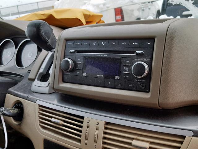 2V8HW34179R501206 - 2009 VOLKSWAGEN ROUTAN SE WHITE photo 9