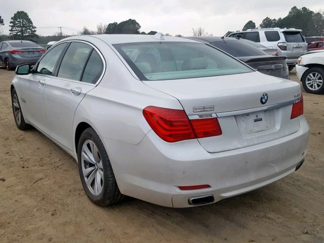 WBAKA4C57BC612859 - 2011 BMW 740 I WHITE photo 3