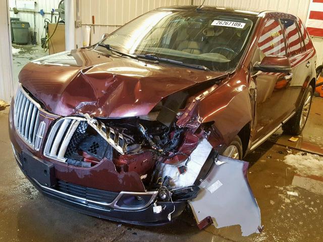 2LMDJ8JK2CBL14667 - 2012 LINCOLN MKX MAROON photo 2