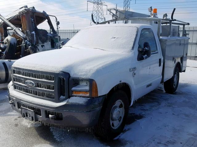 1FDSF30516EC11977 - 2006 FORD F350 SRW S WHITE photo 2