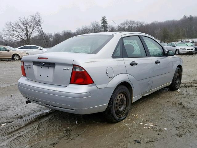 1FAFP34N55W308028 - 2005 FORD FOCUS ZX4 SILVER photo 4