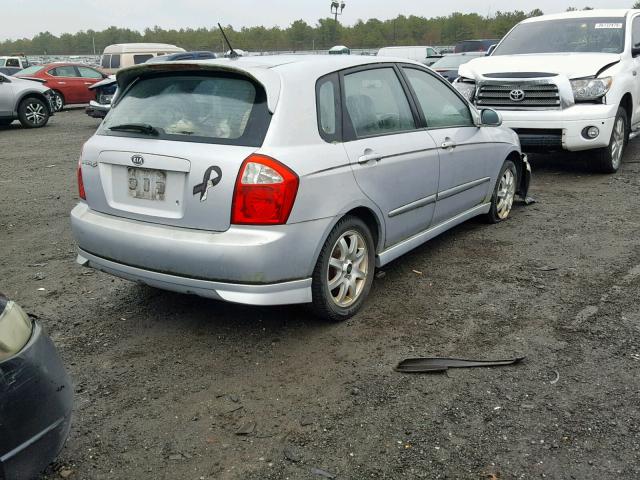 KNAFE162155076750 - 2005 KIA SPECTRA5 SILVER photo 4