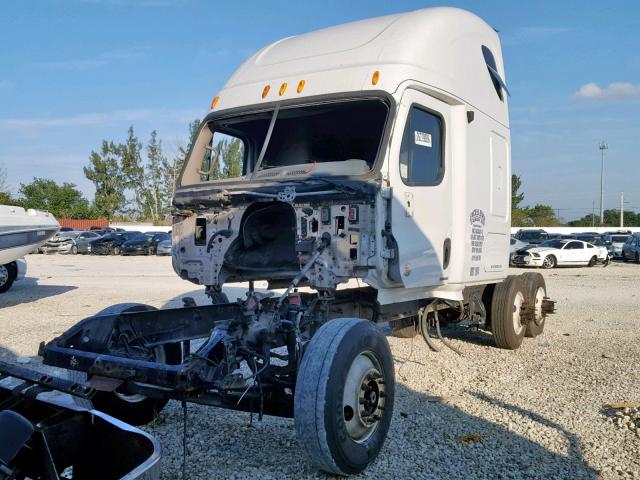 1FUJGLBG6CLBJ1257 - 2012 FREIGHTLINER CASCADIA 1 WHITE photo 2