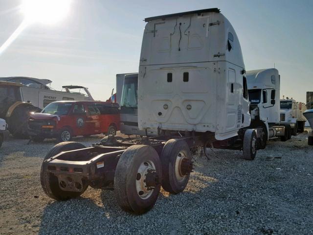 1FUJGLBG6CLBJ1257 - 2012 FREIGHTLINER CASCADIA 1 WHITE photo 4