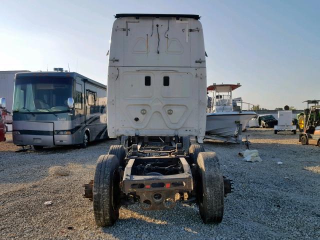 1FUJGLBG6CLBJ1257 - 2012 FREIGHTLINER CASCADIA 1 WHITE photo 6