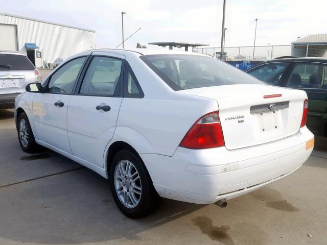 1FAFP34N47W334140 - 2007 FORD FOCUS ZX4 WHITE photo 3