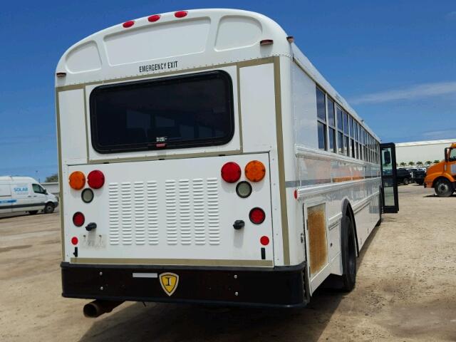 4DRBXAAN69A087605 - 2009 IC CORPORATION 3000 WHITE photo 4