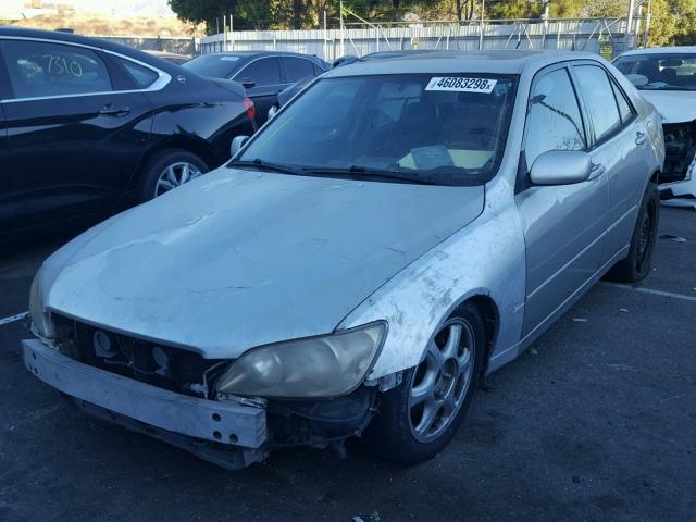 JTHBD182210022042 - 2001 LEXUS IS 300 SILVER photo 2