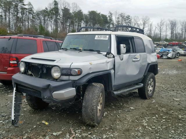 JTEBU11FX70062260 - 2007 TOYOTA FJ CRUISER SILVER photo 2