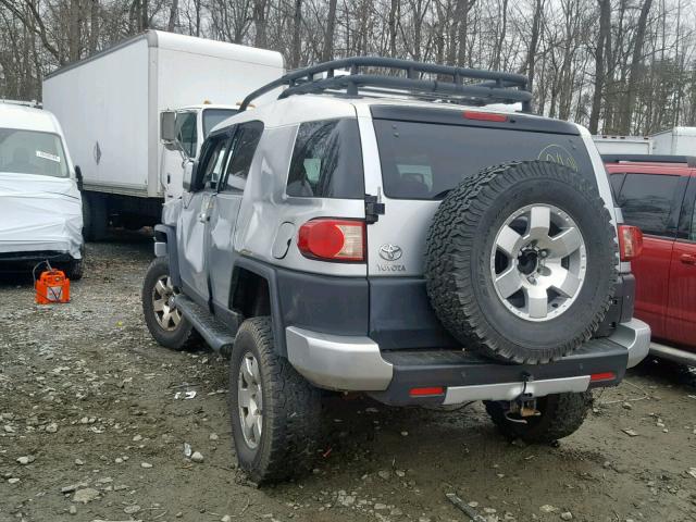 JTEBU11FX70062260 - 2007 TOYOTA FJ CRUISER SILVER photo 3