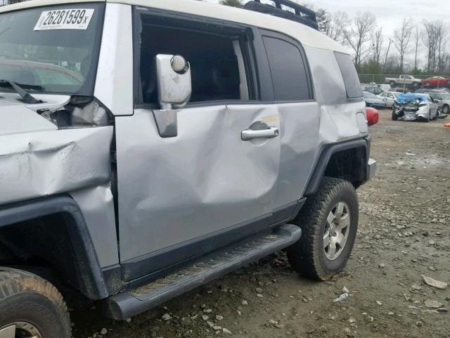 JTEBU11FX70062260 - 2007 TOYOTA FJ CRUISER SILVER photo 9