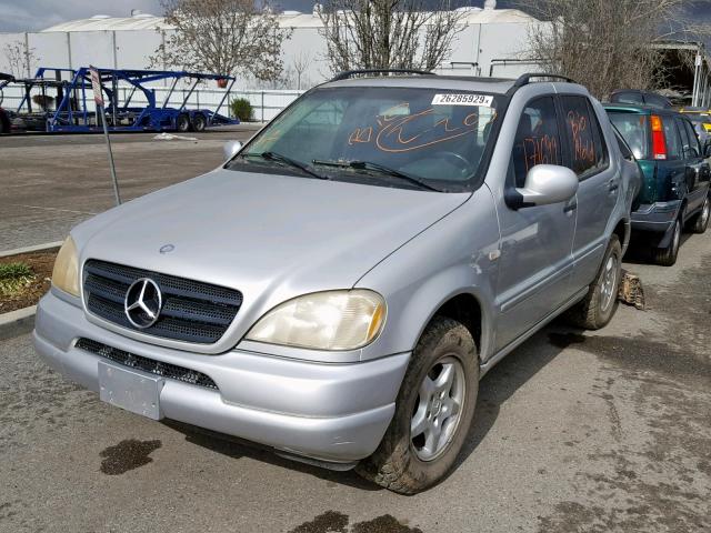 4JGAB54E4YA167819 - 2000 MERCEDES-BENZ ML 320 SILVER photo 2