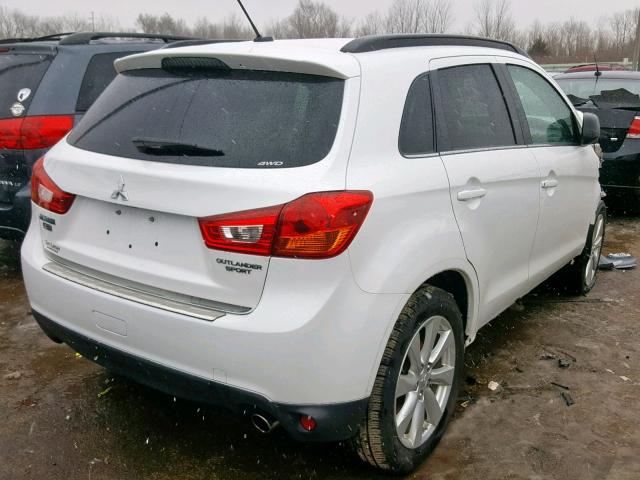 4A4AR5AU3DE017465 - 2013 MITSUBISHI OUTLANDER WHITE photo 4