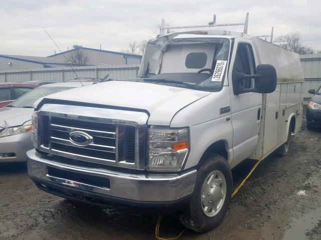 1FDSE3FL2BDB36280 - 2011 FORD ECONOLINE WHITE photo 2