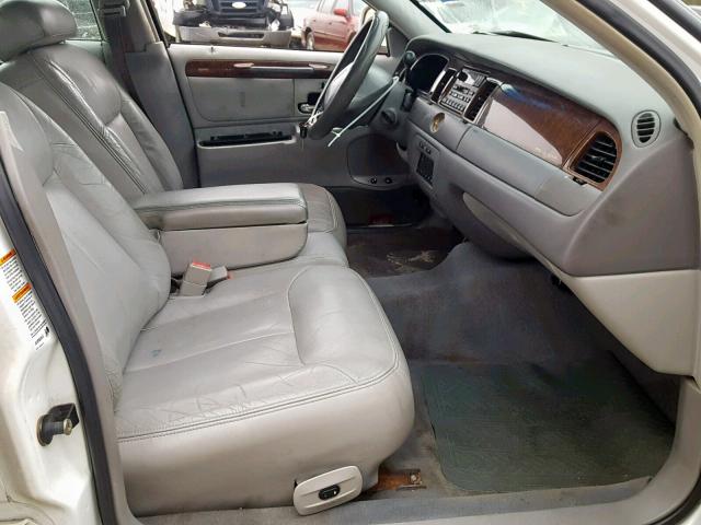 1LNHM83W71Y707262 - 2001 LINCOLN TOWN CAR C WHITE photo 5