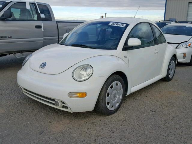 3VWCA21C8YM443520 - 2000 VOLKSWAGEN NEW BEETLE 白色 照片 2