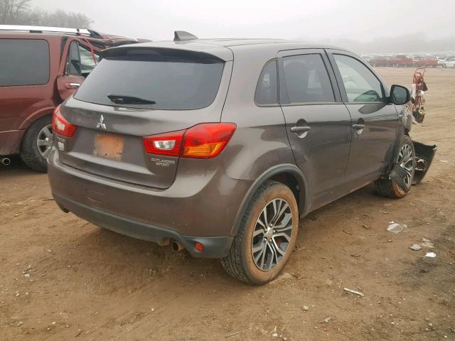 JA4AP3AU1HZ012906 - 2017 MITSUBISHI OUTLANDER GRAY photo 4