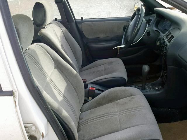 1Y1SK5267VZ457615 - 1997 GEO PRIZM BASE 白色 照片 5