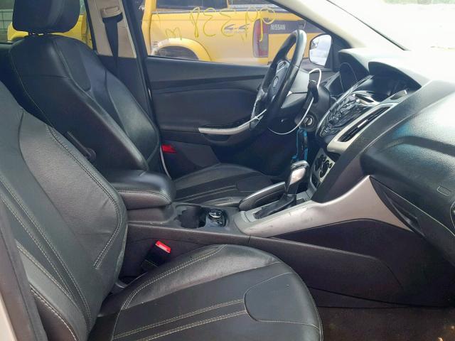 1FADP3F2XDL261086 - 2013 FORD FOCUS SE SILVER photo 5