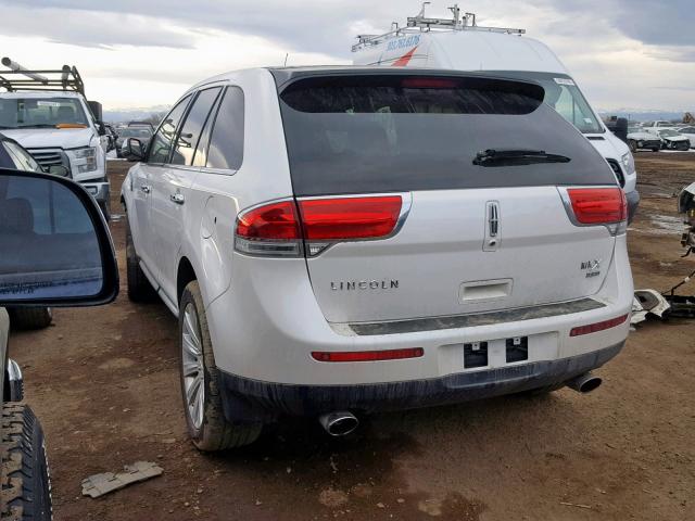 2LMDJ8JK3DBL08037 - 2013 LINCOLN MKX WHITE photo 3