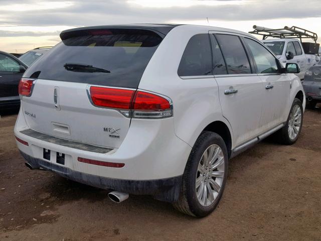 2LMDJ8JK3DBL08037 - 2013 LINCOLN MKX WHITE photo 4