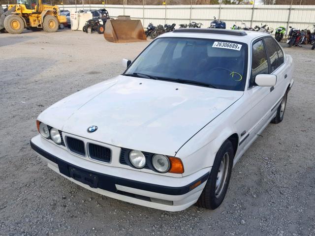 WBAHD632XSGK80931 - 1995 BMW 525 I AUTO WHITE photo 2