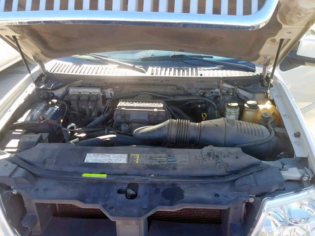 5LMFU285X6LJ04246 - 2006 LINCOLN NAVIGATOR WHITE photo 7