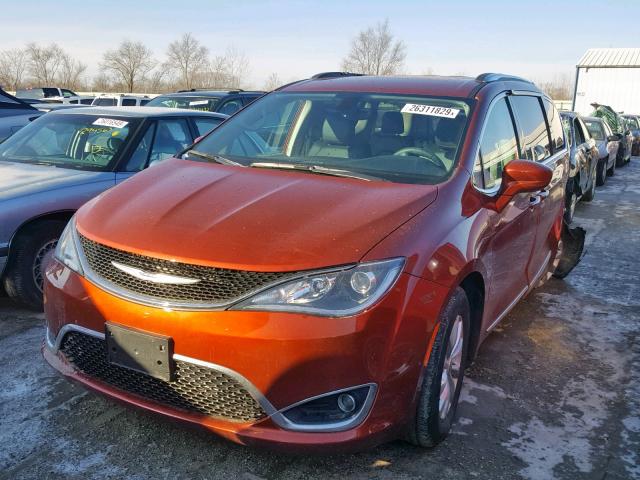 2C4RC1EG8JR293499 - 2018 CHRYSLER PACIFICA T ORANGE photo 2