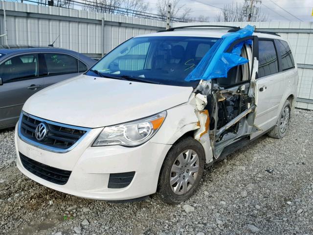 2V8HW44189R603359 - 2009 VOLKSWAGEN ROUTAN S WHITE photo 2