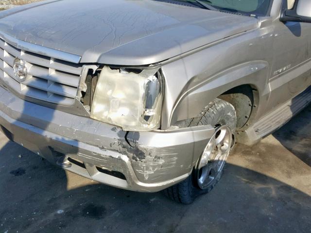 1GYEK63N12R152677 - 2002 CADILLAC ESCALADE L GOLD photo 9