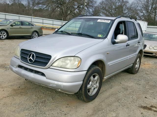 4JGAB54E51A267644 - 2001 MERCEDES-BENZ ML 320 SILVER photo 2