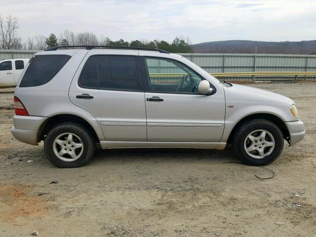 4JGAB54E51A267644 - 2001 MERCEDES-BENZ ML 320 SILVER photo 9