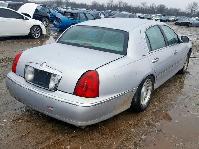 1LNHM81W82Y621673 - 2002 LINCOLN TOWN CAR E SILVER photo 4