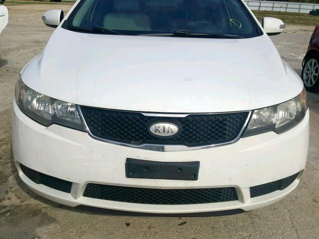 KNAFU4A27A5147830 - 2010 KIA FORTE EX WHITE photo 9