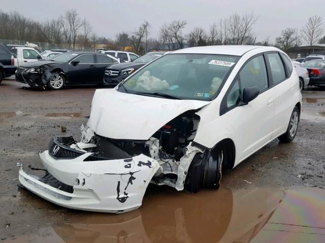 JHMGE88269S069876 - 2009 HONDA FIT WHITE photo 2