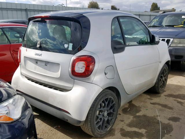 WMEFJ5DA5GK045040 - 2016 SMART FORTWO WHITE photo 4