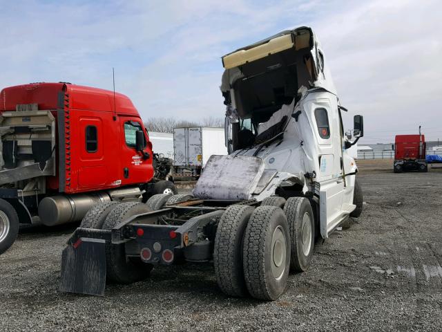 1FUJGLD51GLHE3662 - 2016 FREIGHTLINER CASCADIA 1 WHITE photo 4