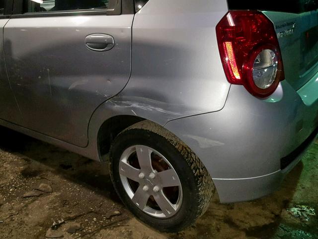 KL1TD66E29B340539 - 2009 CHEVROLET AVEO LS SILVER photo 9