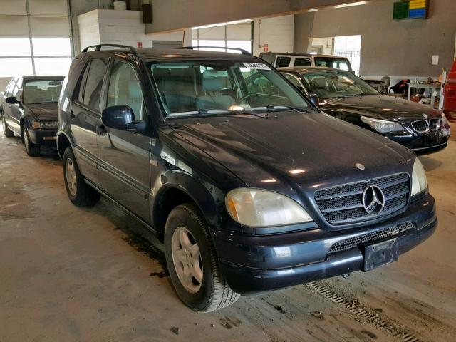 4JGAB54E61A267684 - 2001 MERCEDES-BENZ ML 320 BLUE photo 1