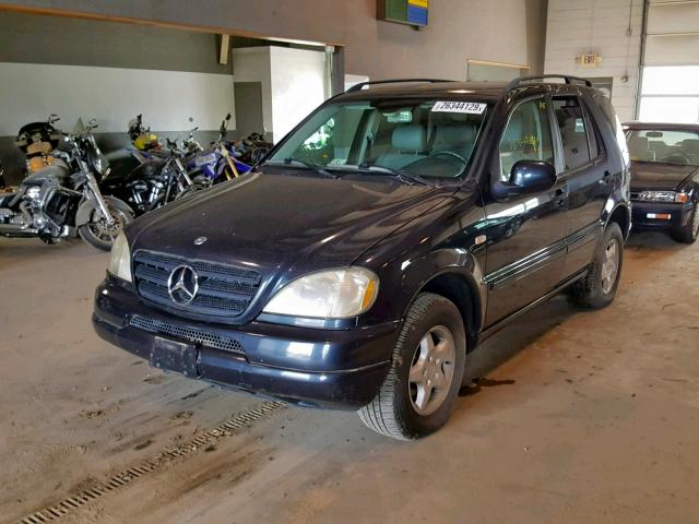 4JGAB54E61A267684 - 2001 MERCEDES-BENZ ML 320 BLUE photo 2