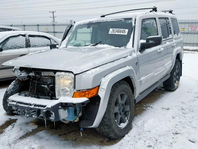 1J8HG58226C338775 - 2006 JEEP COMMANDER SILVER photo 2