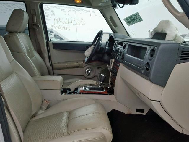 1J8HG58226C338775 - 2006 JEEP COMMANDER SILVER photo 5